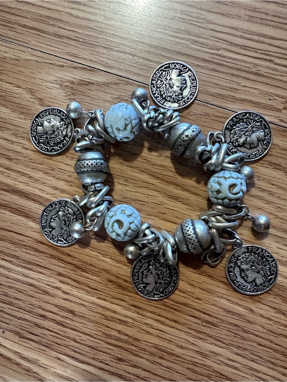VINTAGE CHA CHA ROMAN COIN CHARM LIGHT BLUE STONE DANGLE STRETCH BRACELET - Picture 5 of 9